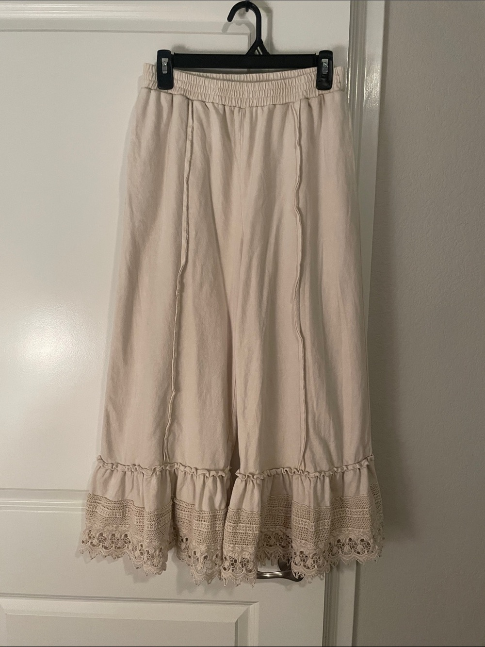 Cropped Cream Lace-Hem Ankle Pants